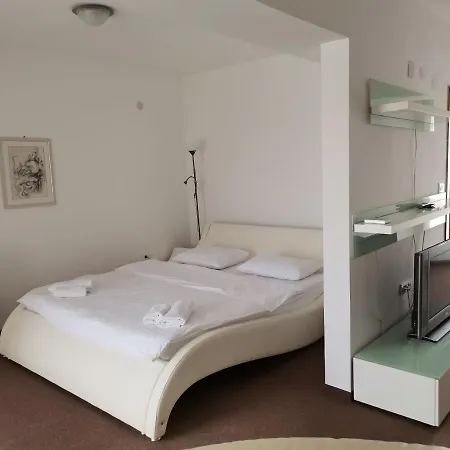 Plaza فندق Varvarin