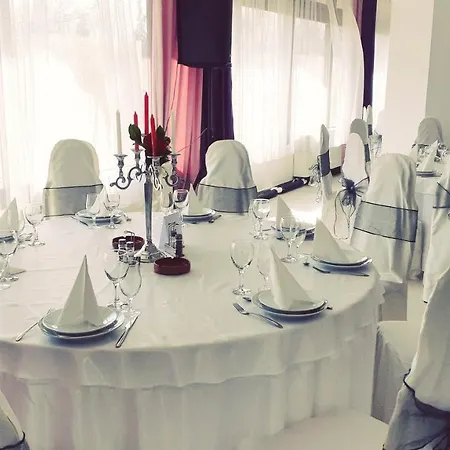 Plaza فندق Varvarin