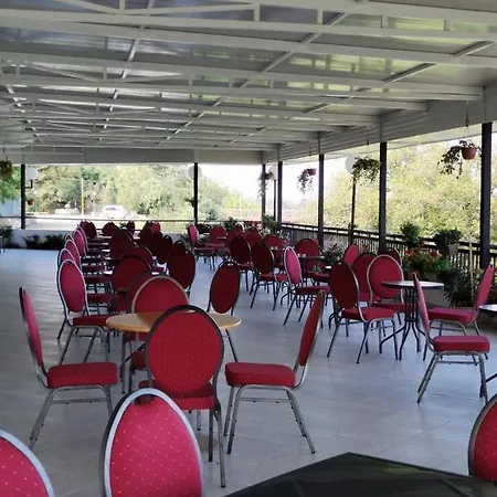 Plaza فندق Varvarin