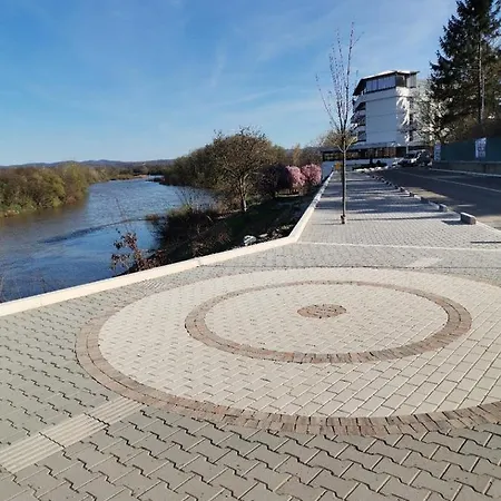 Plaza فندق Varvarin